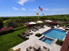 spacious lounge, pool and hot tub next to beack in AvalonNJ
